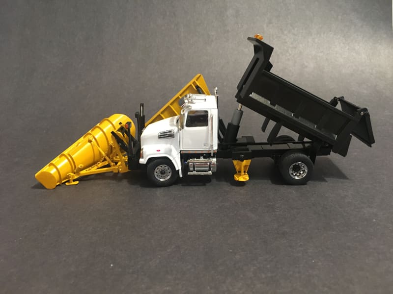 Load image into Gallery viewer, 1/50 - Western Star 4700 (WHITE) 6 Wheels Dump Truck Snow
