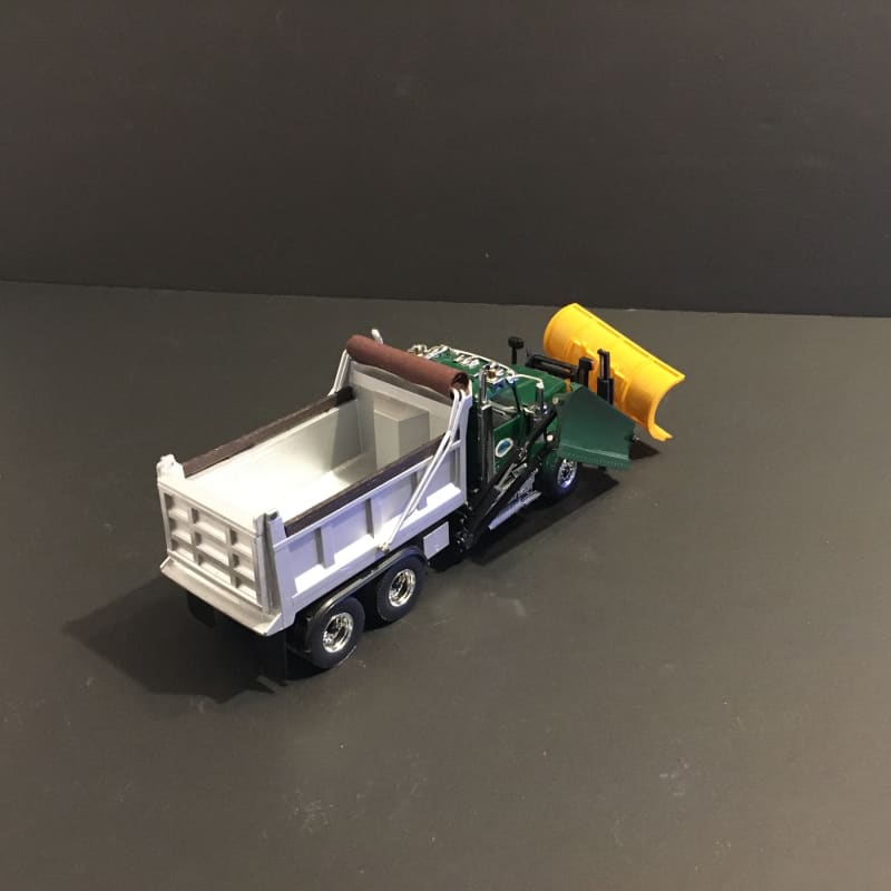 Load image into Gallery viewer, 1/50 - Western Star 4900 (GREEN) Snow Equipped DIECAST
