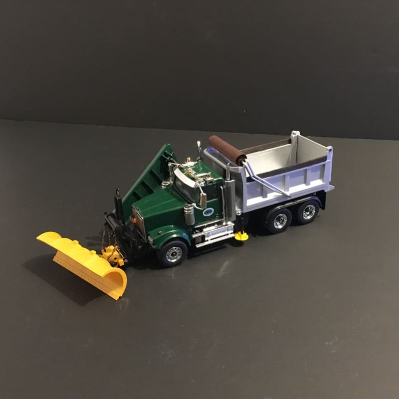 Load image into Gallery viewer, 1/50 - Western Star 4900 (GREEN) Snow Equipped DIECAST
